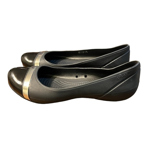Crocs Black/Gray Cap Toe With Silver Band Ballet Flats in a Woman’s Size 10 - Picture 7 of 11